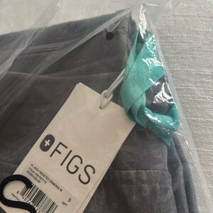 Small high waisted FIGS Zamora with yoga waistband scrub bottoms  .